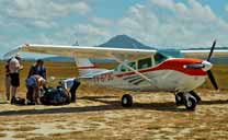 Kleinflugzeug vor dem Start nach Canaima